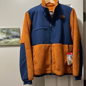 The North Face Men’s Novelty Denali Sherpa, size (M)edium, Burnt Orange/Blue.